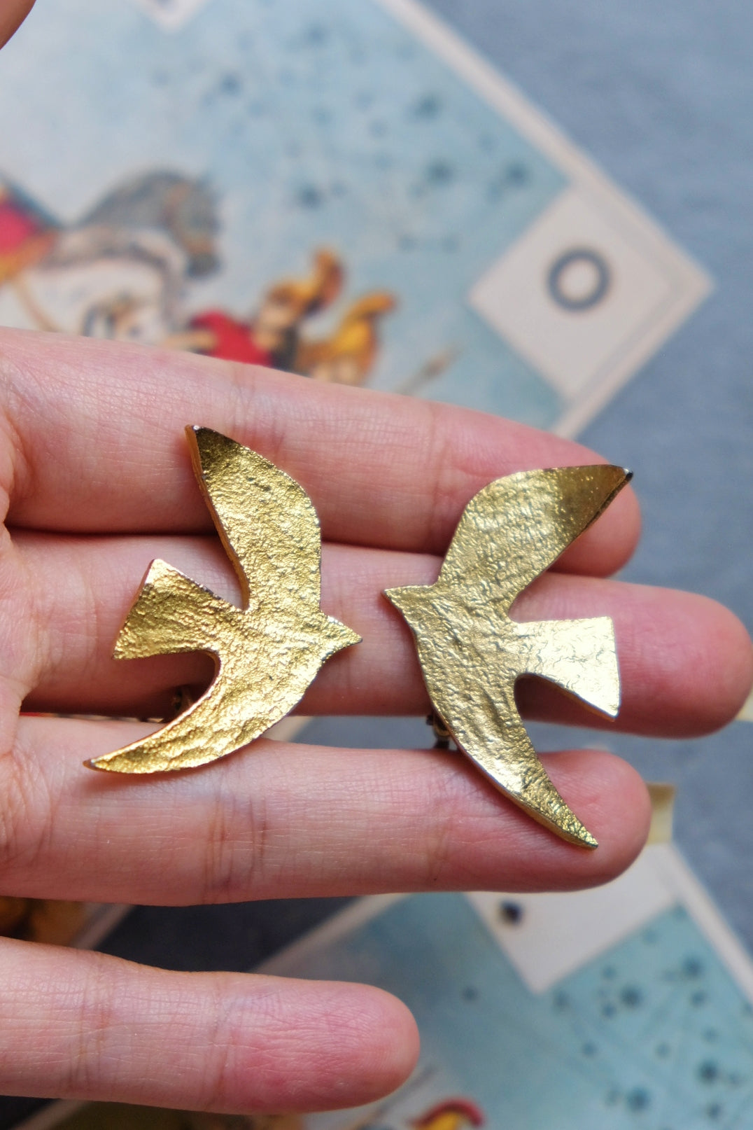 Cécile Jeanne dove peace Vintage Clip On Earrings
