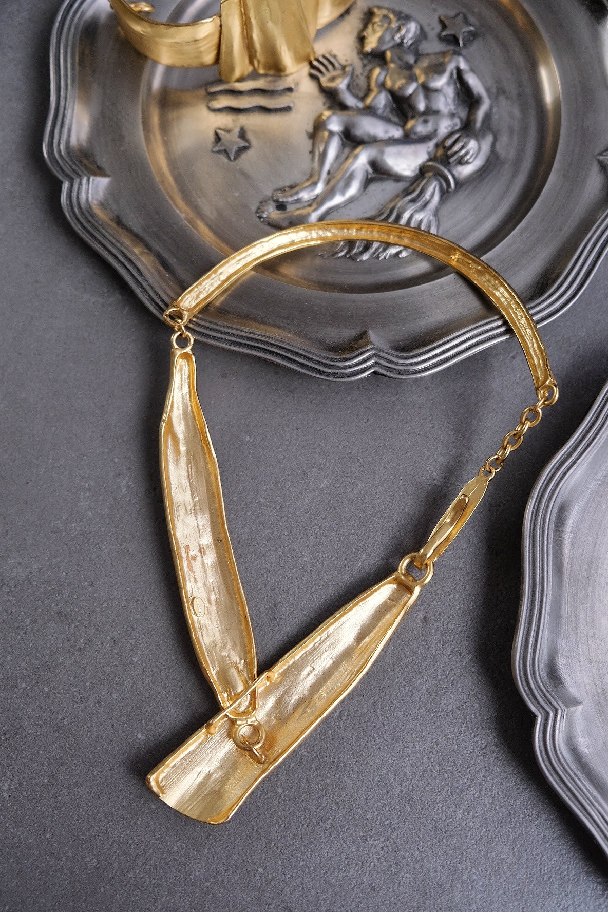 DOLCE VITA Golden Ribbon Chocker Vintage Necklace Statement Necklace