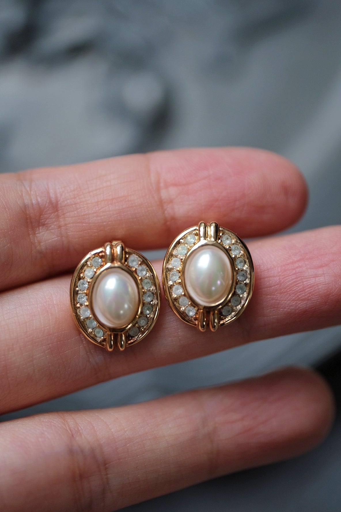 Christian Dior gold tone imitation pearl Vintage Ear clips Earrings