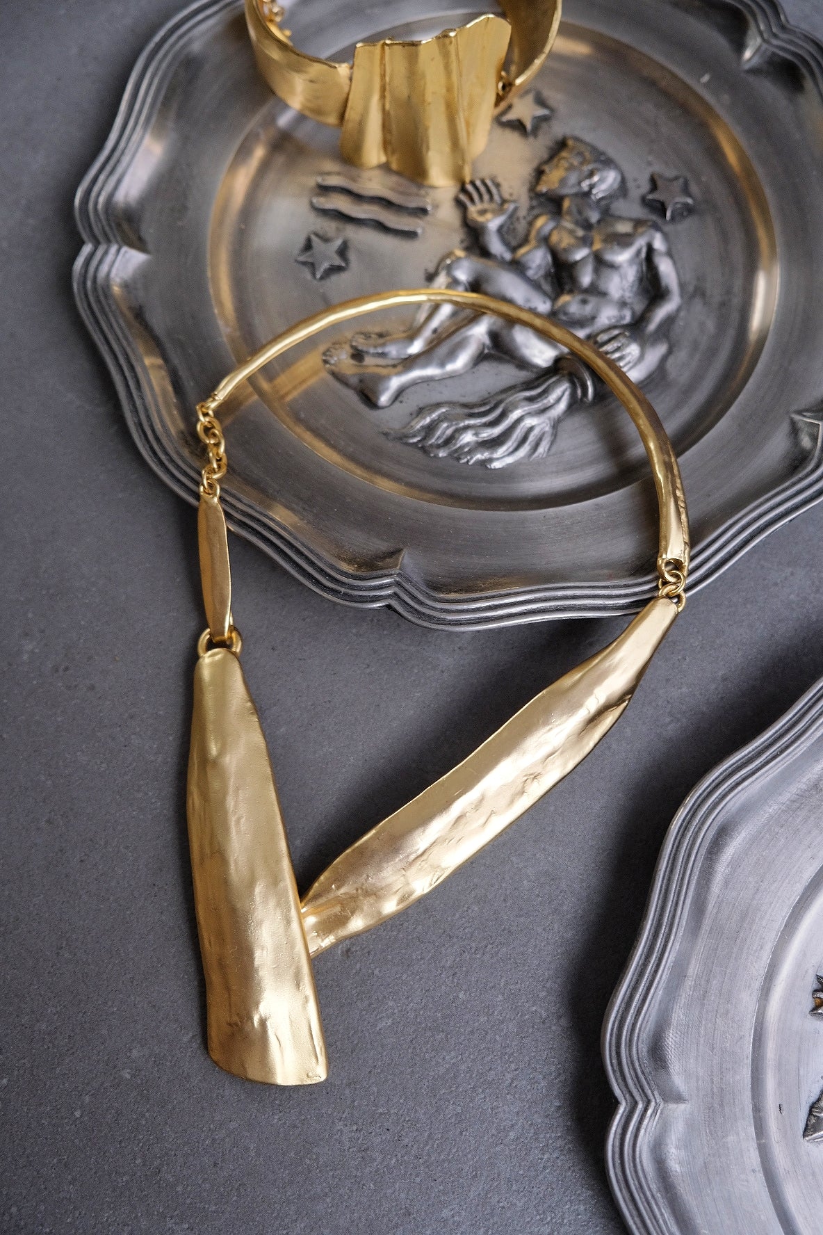 DOLCE VITA Golden Ribbon Chocker Vintage Necklace Statement Necklace