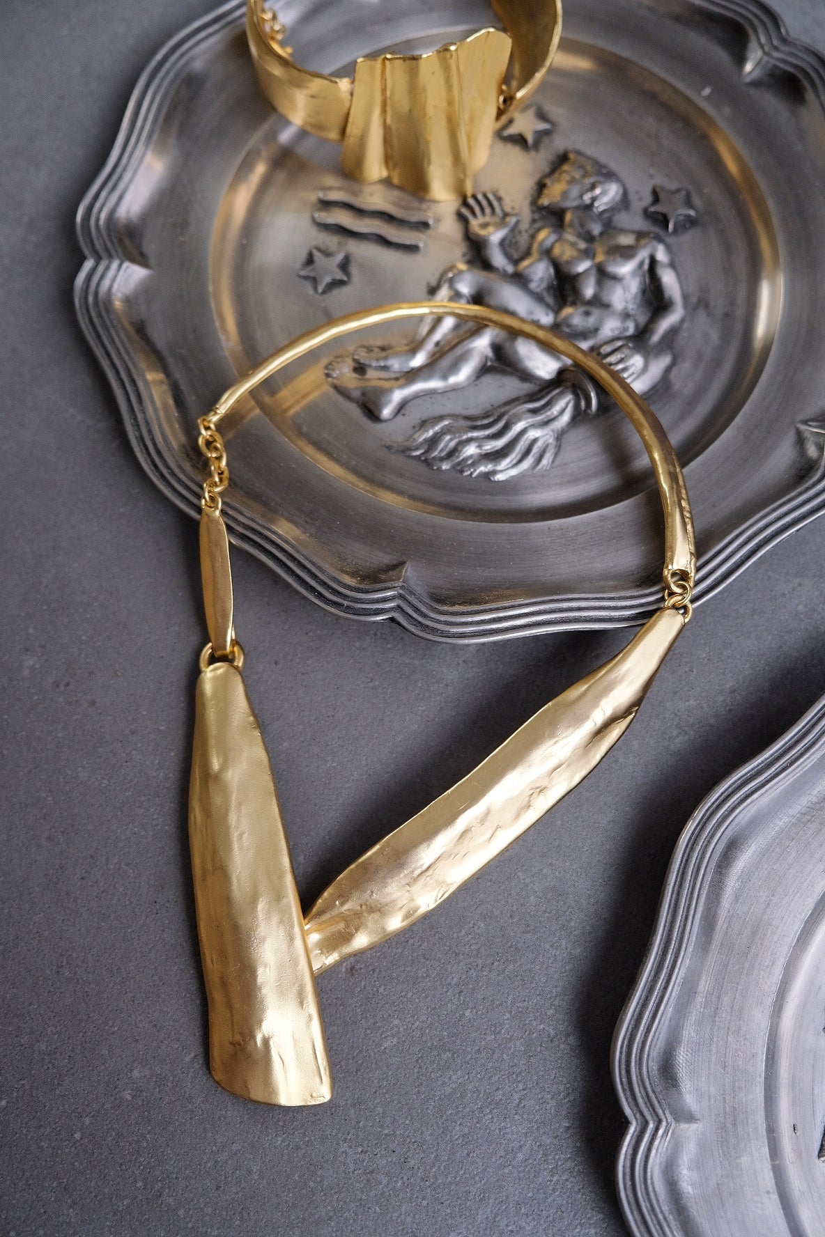 DOLCE VITA Golden Ribbon Chocker Vintage Necklace Statement Necklace