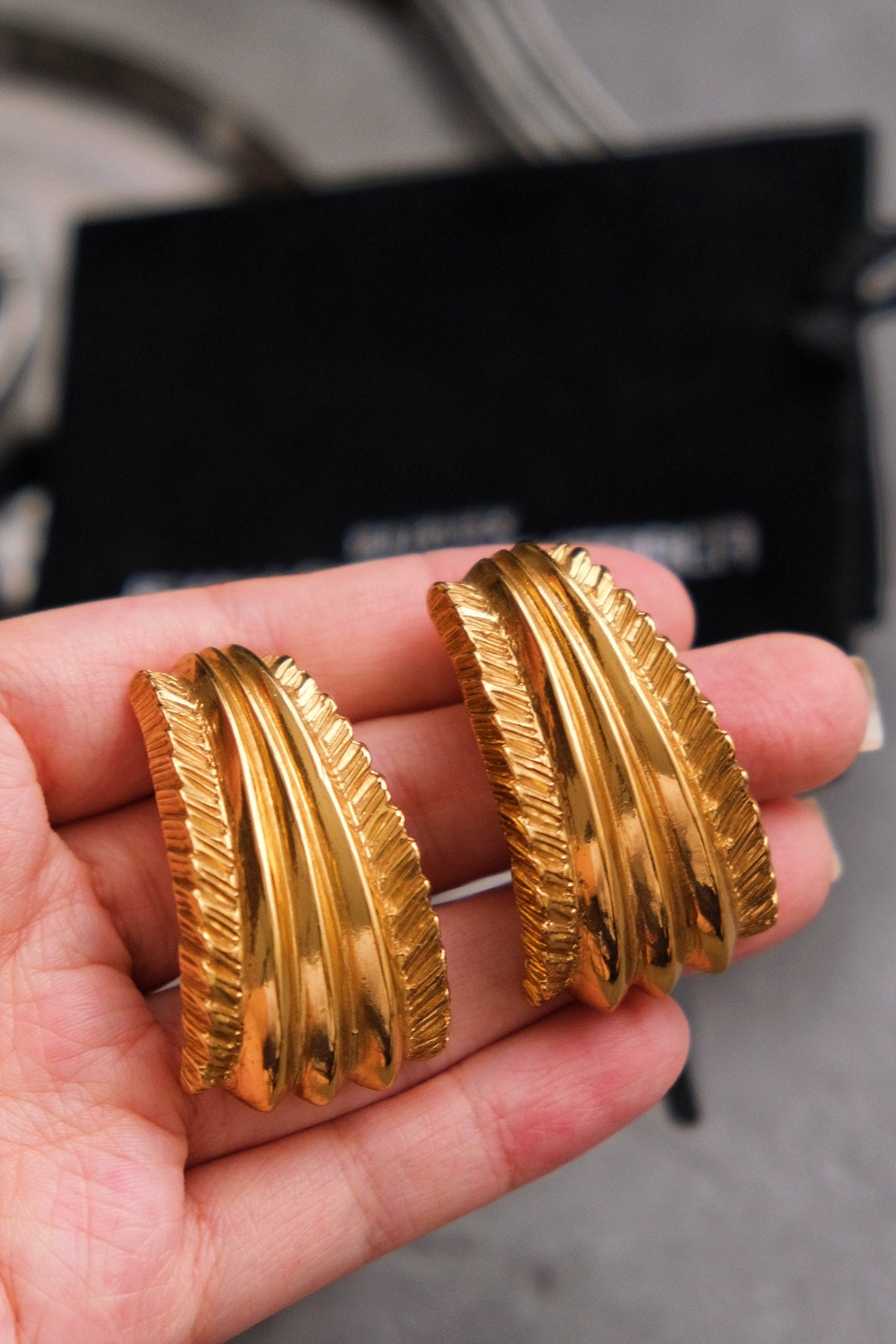 JEAN LOUIS SCHERRER Vintage massive size ribbon earclips