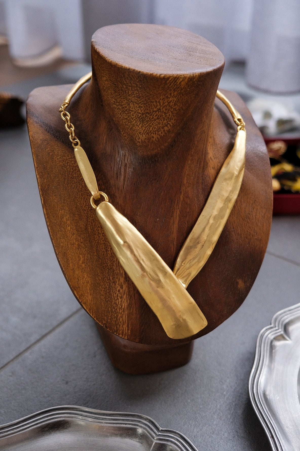 DOLCE VITA Golden Ribbon Chocker Vintage Necklace Statement Necklace