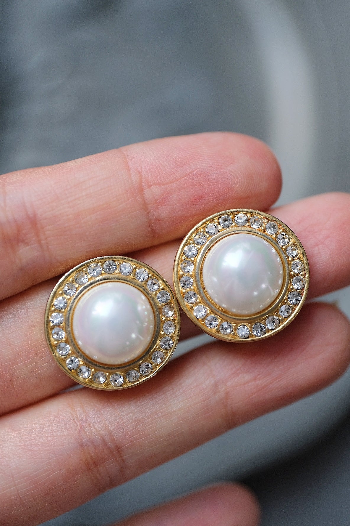 Christian Dior gold tone imitation pearl Vintage Ear clips Earrings
