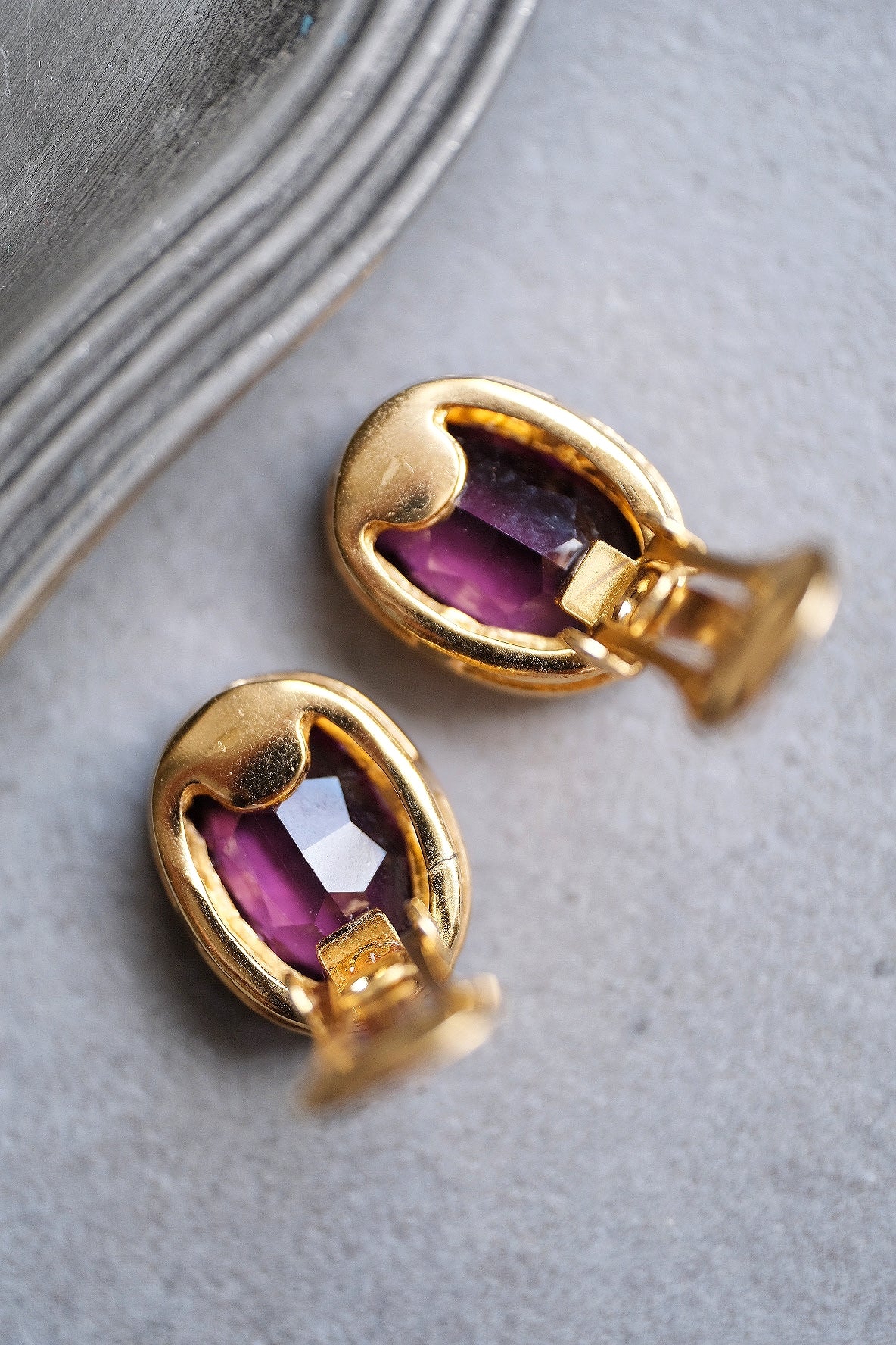 Christian Dior gold tone imitation Amethyst Vintage Ear clips Earrings