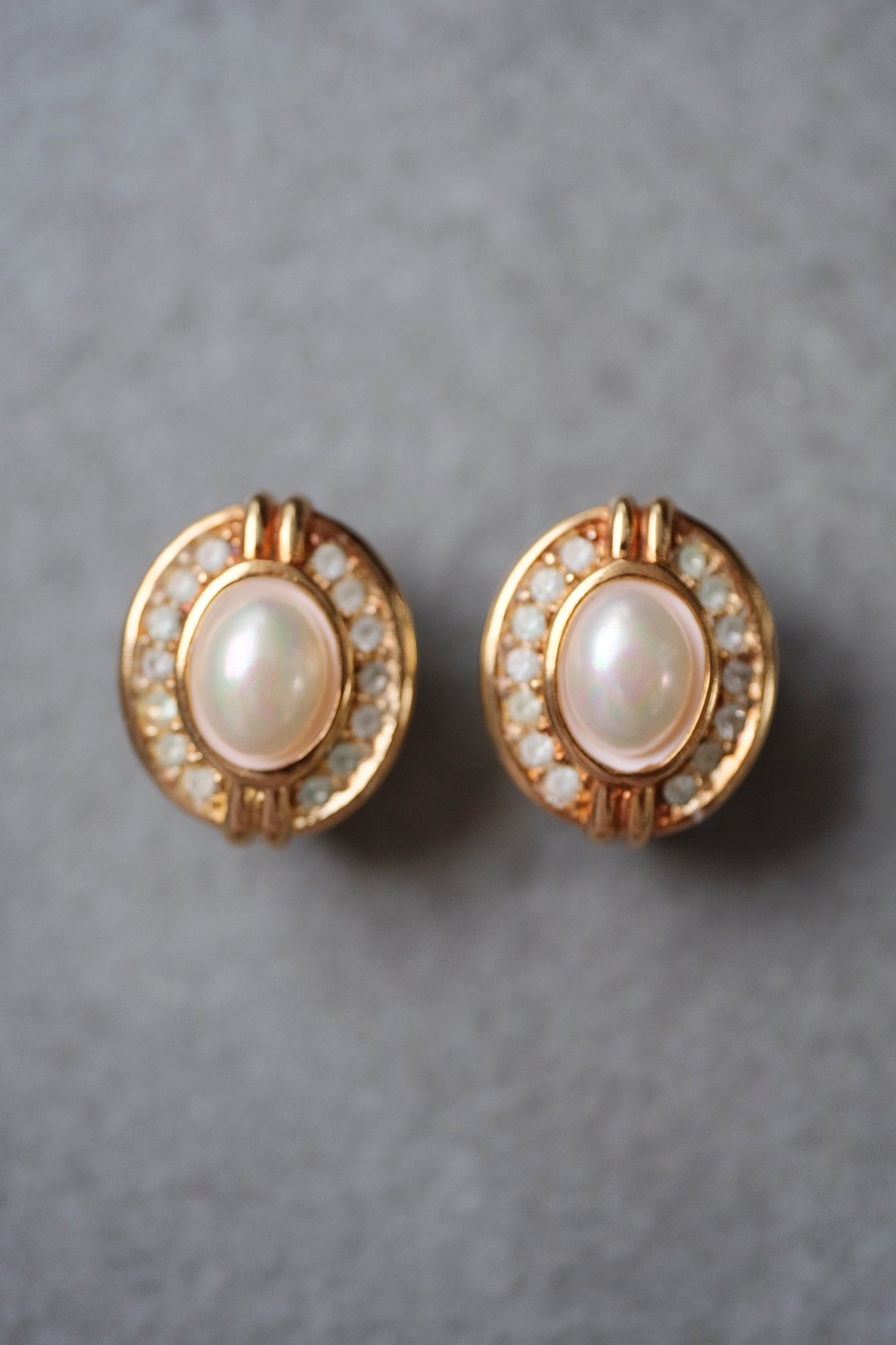 Christian Dior gold tone imitation pearl Vintage Ear clips Earrings