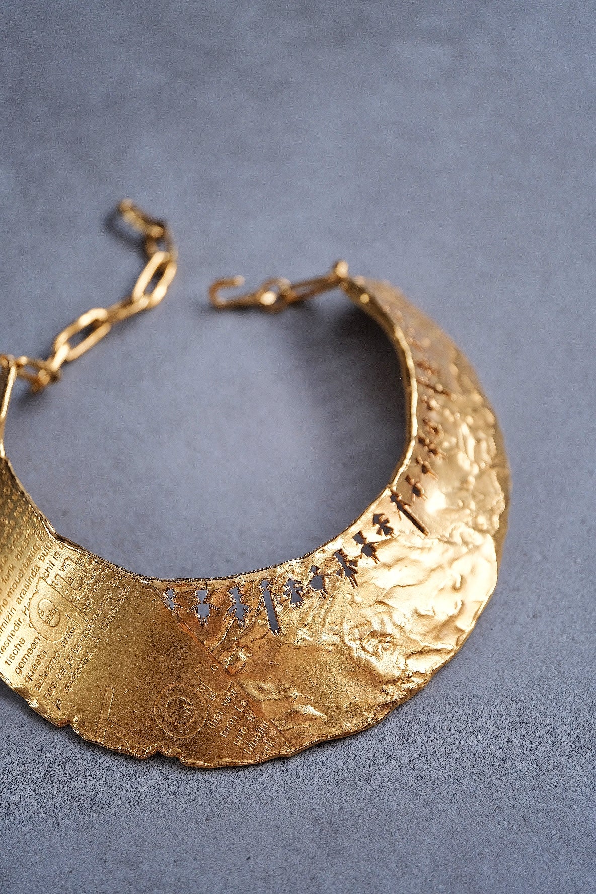BICHE DE BERE multilingual modernish massive chocker/necklaces vintage necklace