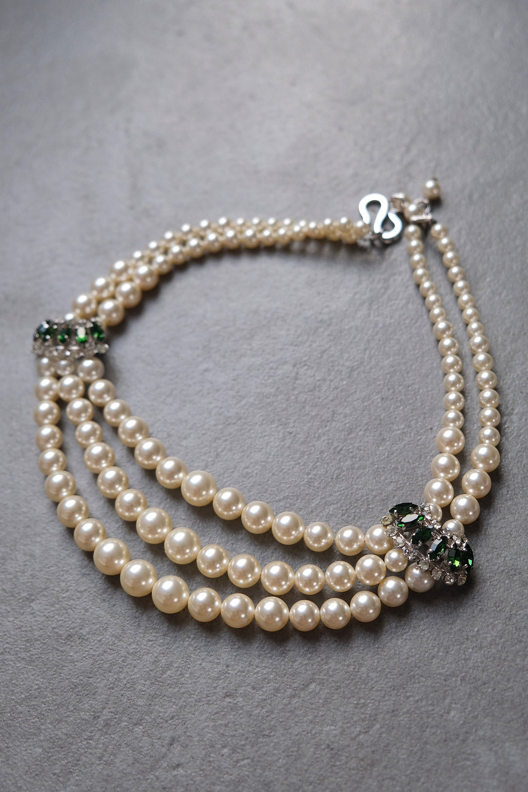 Christian Dior Year 1962 green crystal imitation pearl three rangs necklace