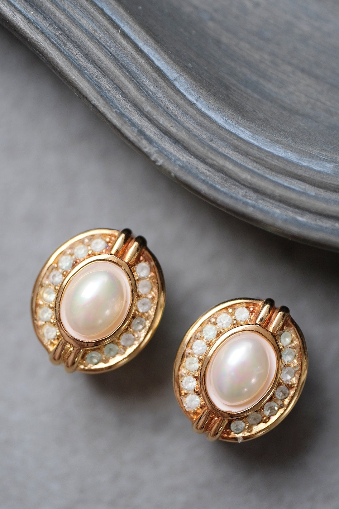 Christian Dior gold tone imitation pearl Vintage Ear clips Earrings