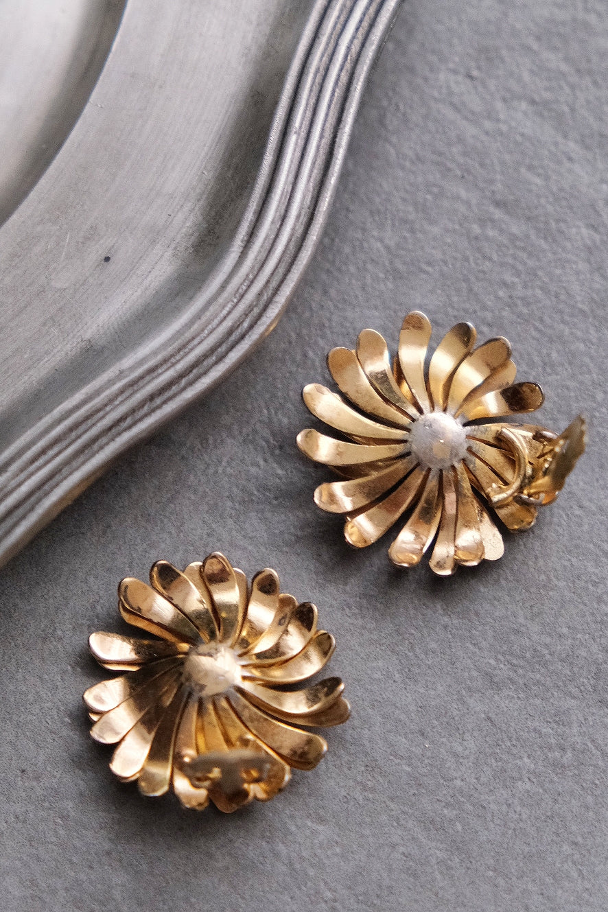CHRISTIAN DIOR 1970s flower Earrings Ear clips