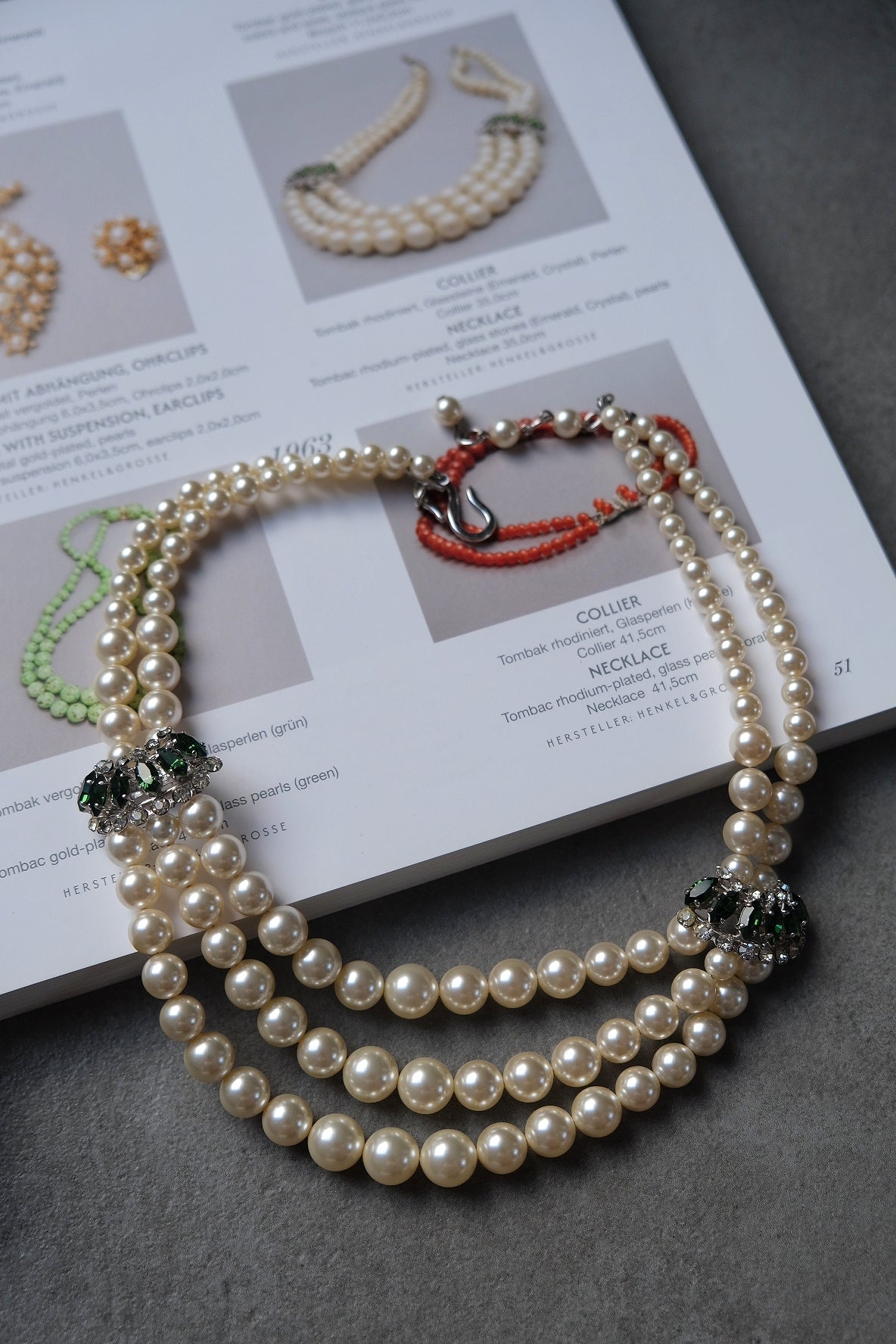 Christian Dior Year 1962 green crystal imitation pearl three rangs necklace
