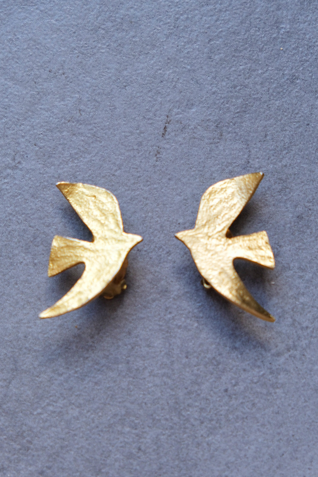 Cécile Jeanne dove peace Vintage Clip On Earrings