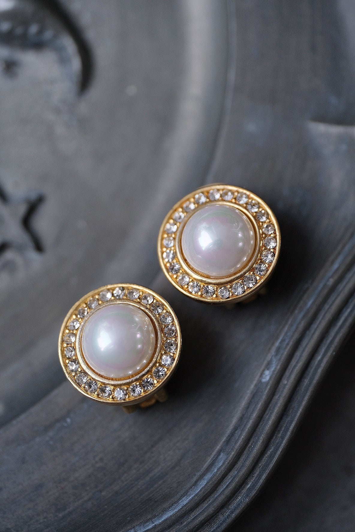 Christian Dior gold tone imitation pearl Vintage Ear clips Earrings
