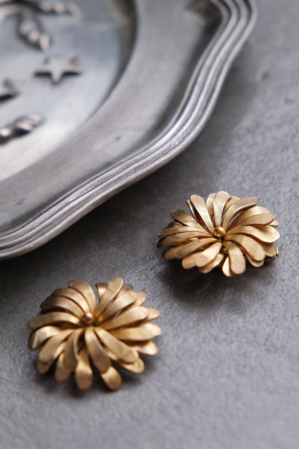 CHRISTIAN DIOR 1970s flower Earrings Ear clips
