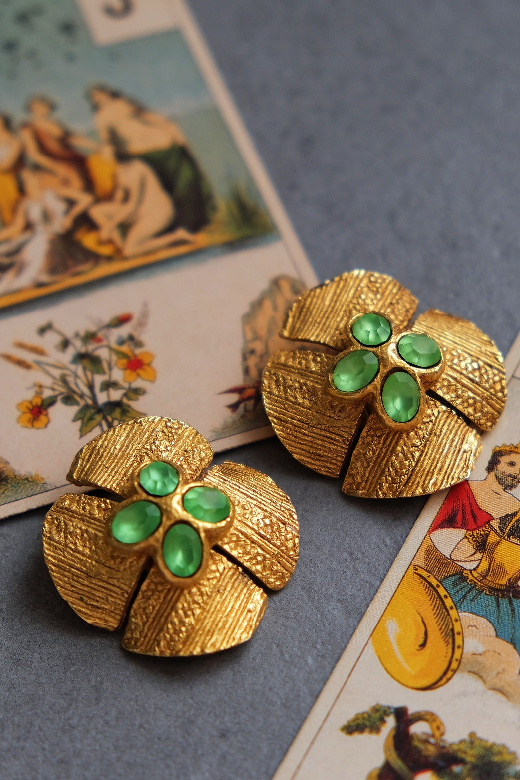 ANTIGONA Clover Hammered Earclips