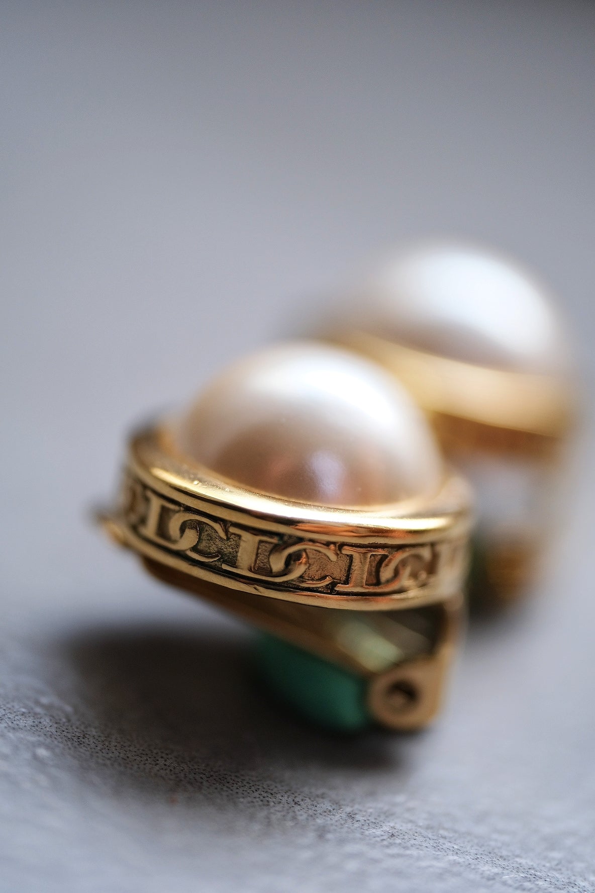 Christian Dior gold tone imitation pearl Vintage Ear clips Earrings