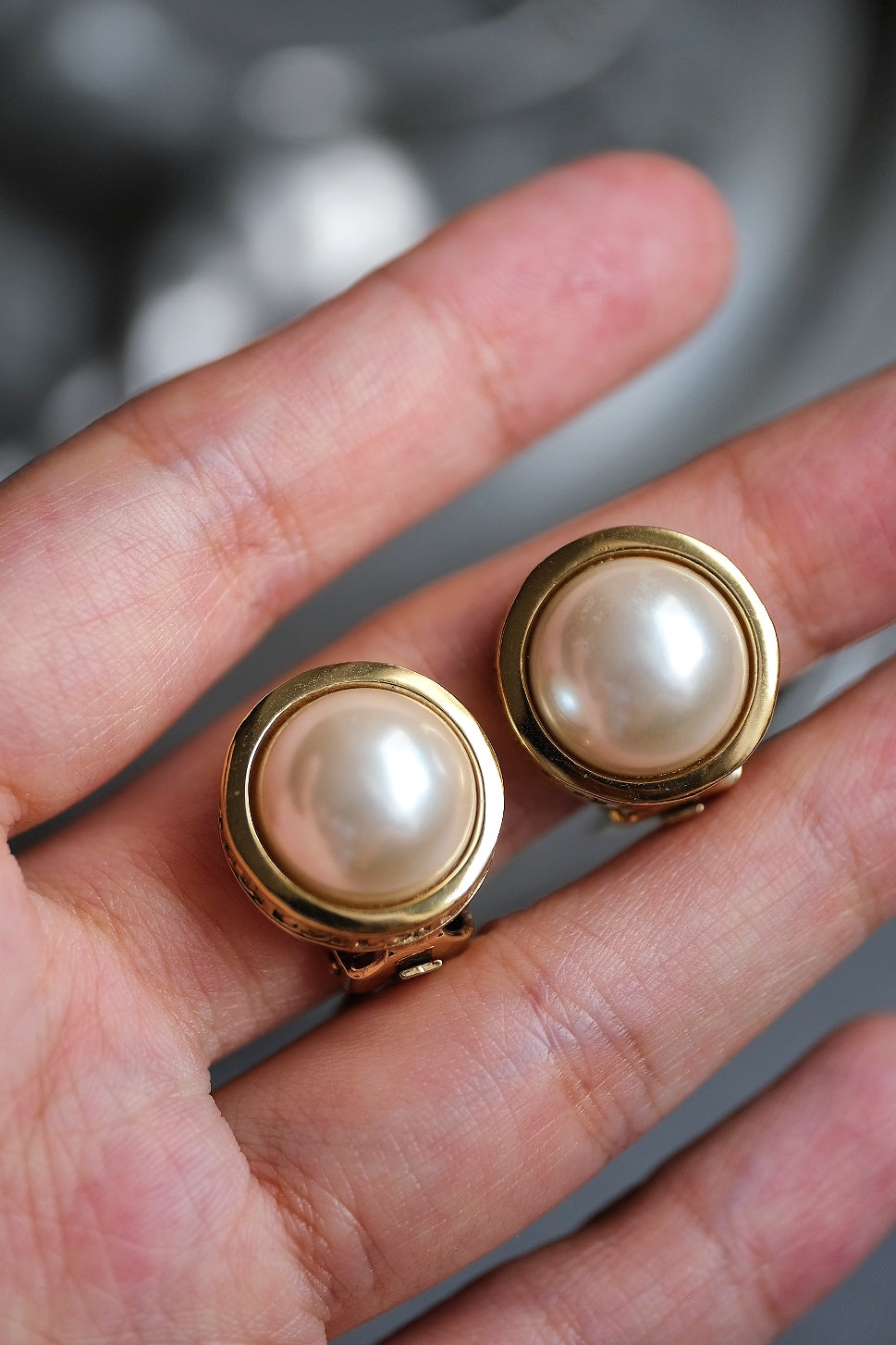 Christian Dior gold tone imitation pearl Vintage Ear clips Earrings