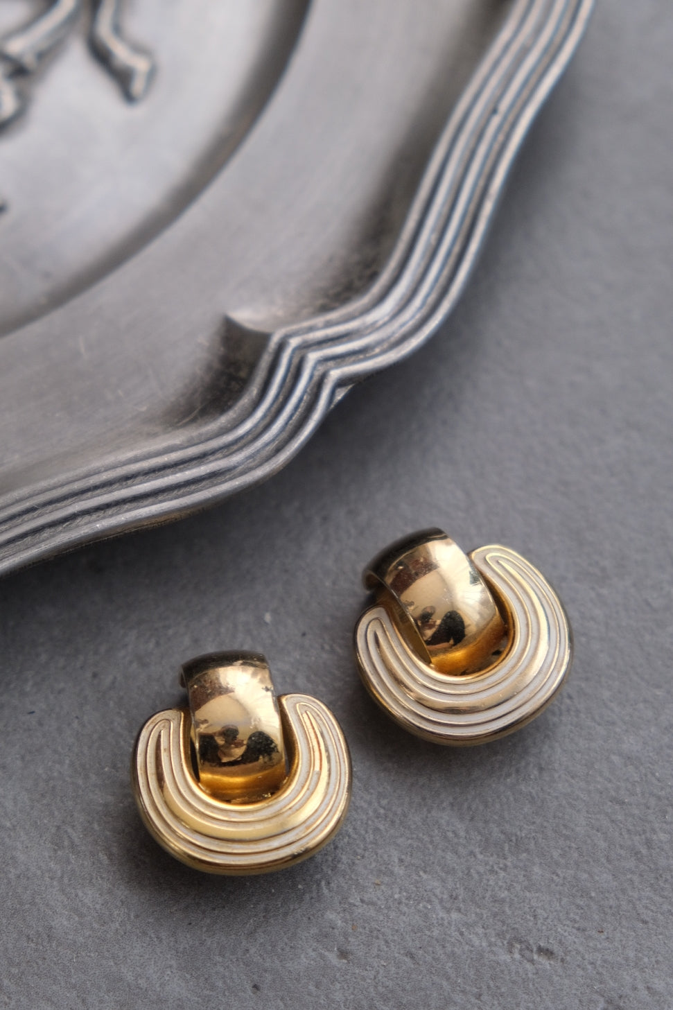 Henkel Grossé (Christian Dior) Gold Tone Vintage Earrings Ear clips
