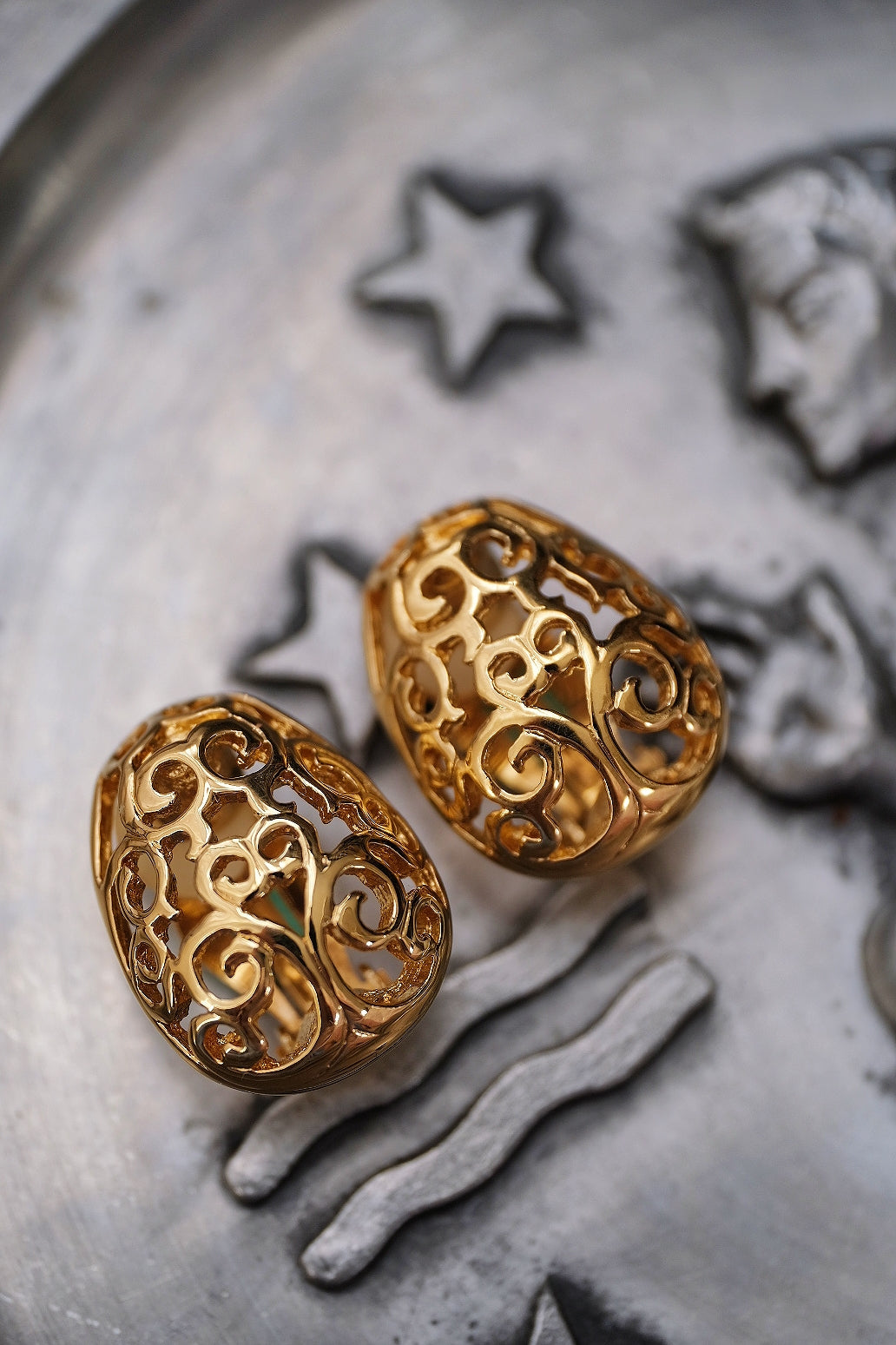 Yves Saint Laurent YSL vintage arabesque pattern Earclips