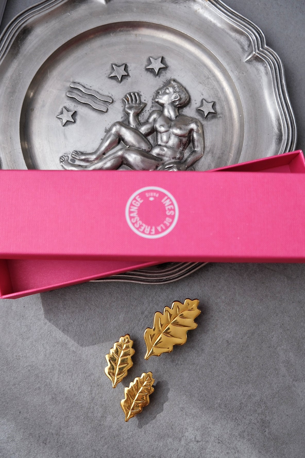 Ines de la Fressange gold tone Oak leaf Vintage Brooch Earclips set