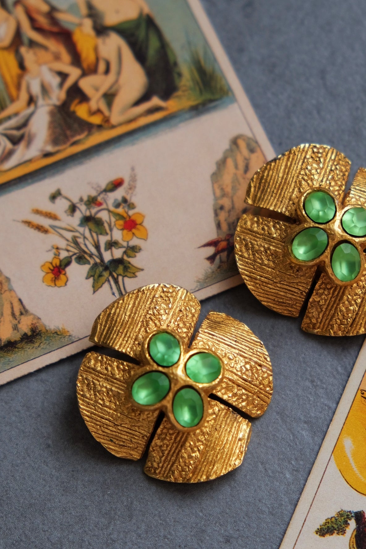 ANTIGONA Clover Hammered Earclips