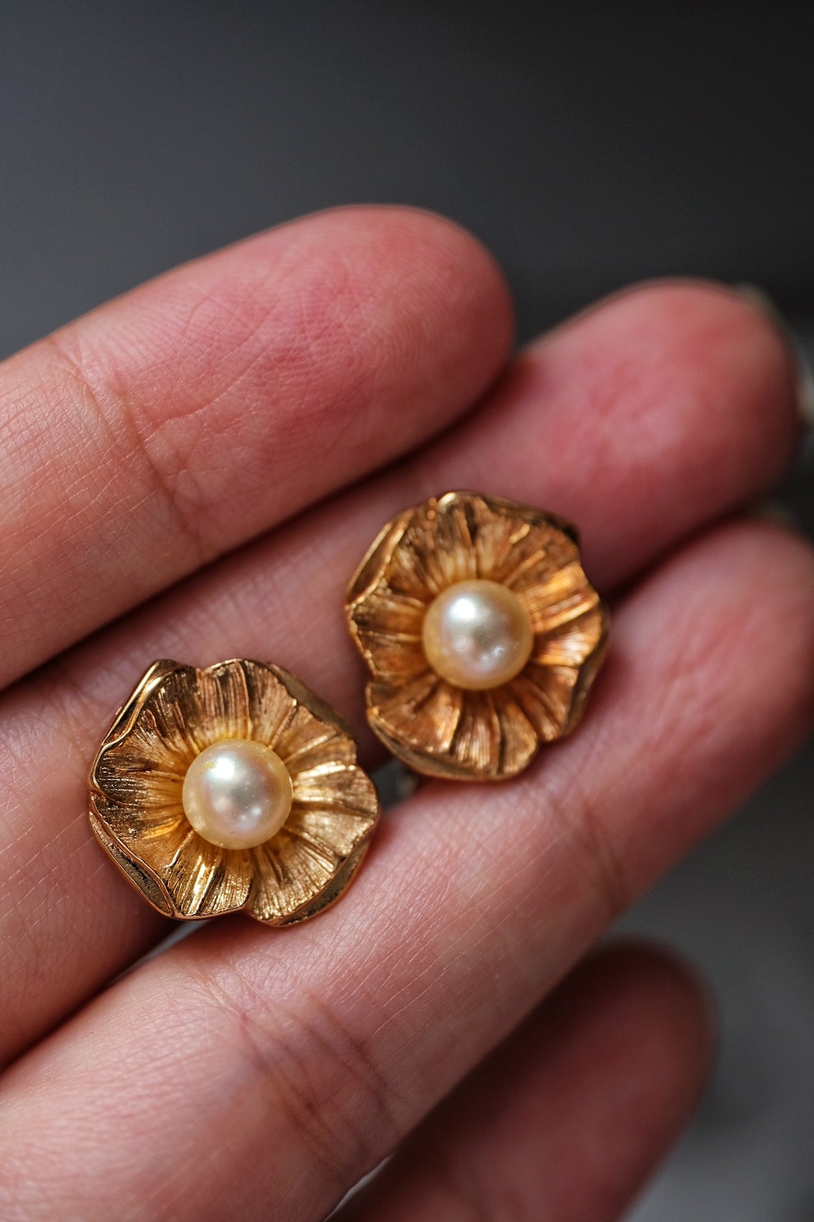 Christian Dior Imitation pearl flower Vintage Earclips