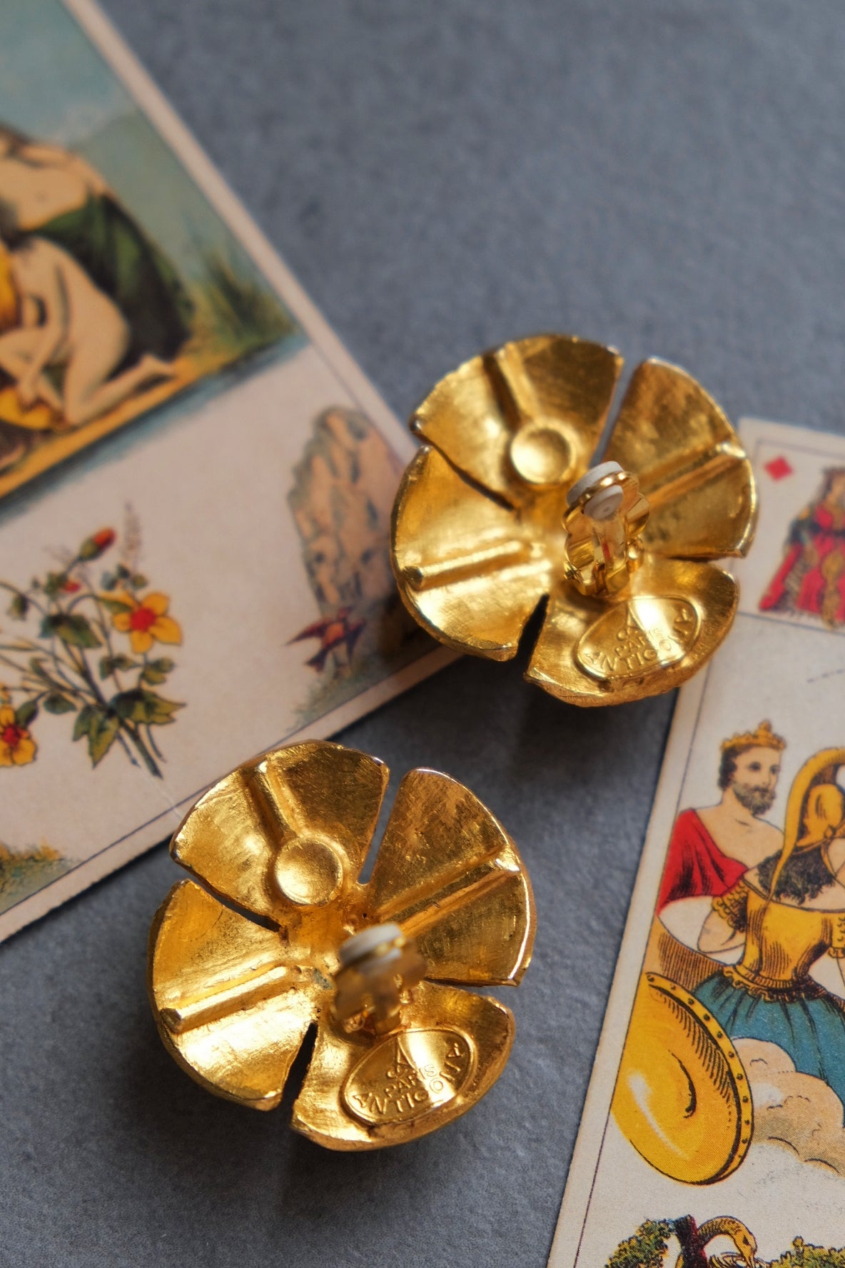 ANTIGONA Clover Hammered Earclips