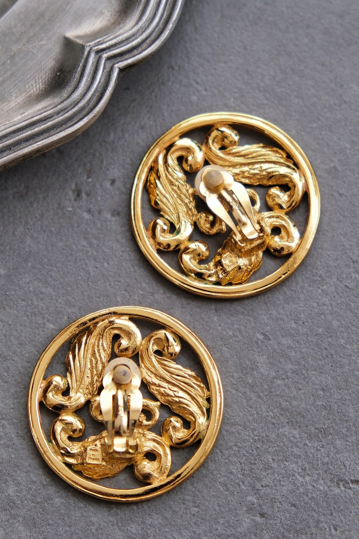 Yves Saint Laurent YSL vintage Massive coin feather Earclips