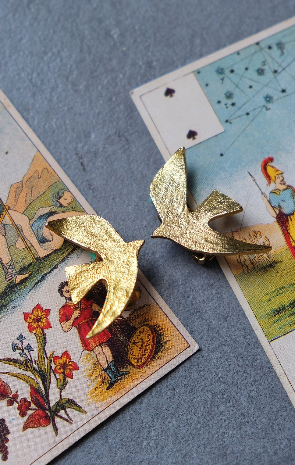 Cécile Jeanne dove peace Vintage Clip On Earrings