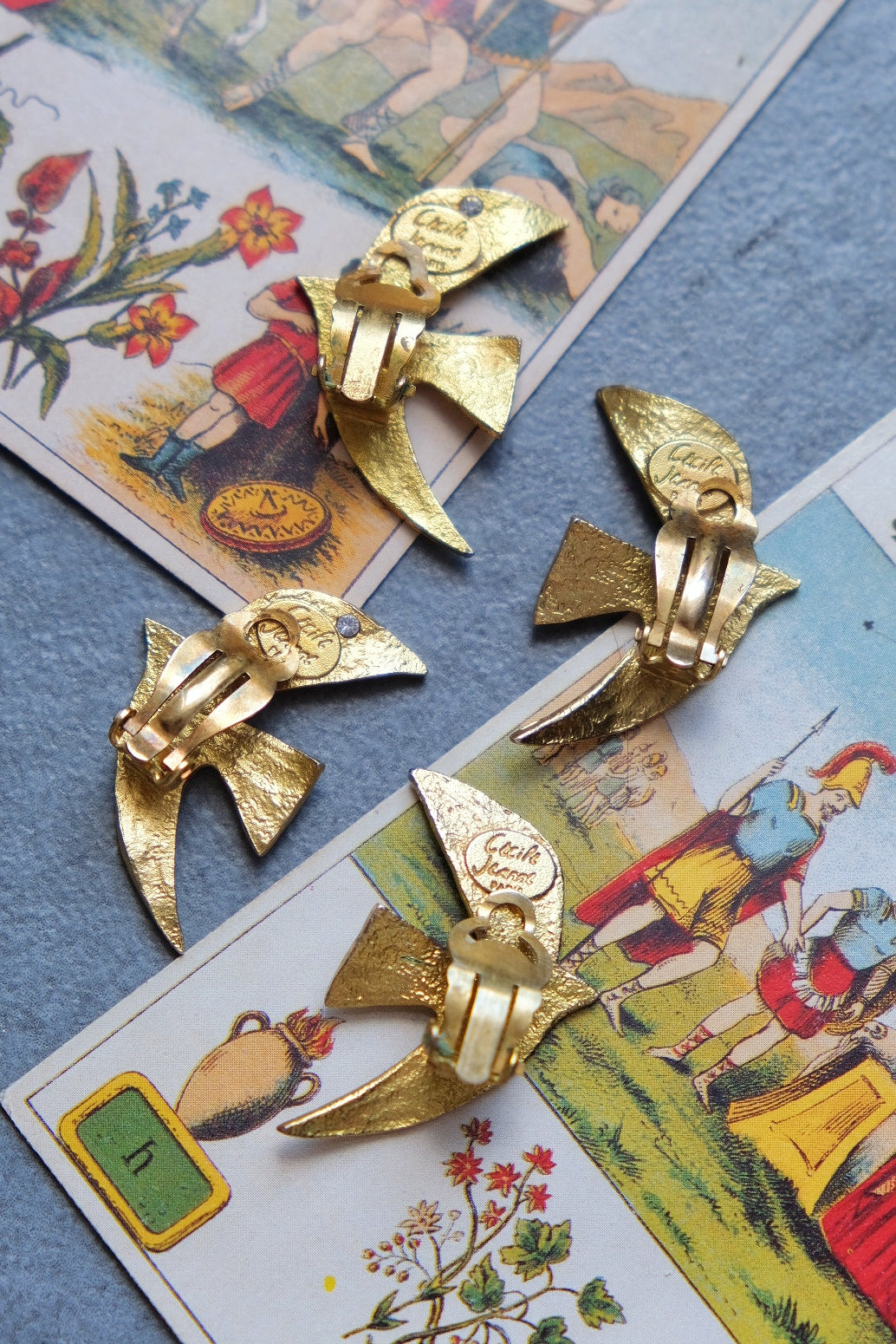 Cécile Jeanne dove peace Vintage Clip On Earrings