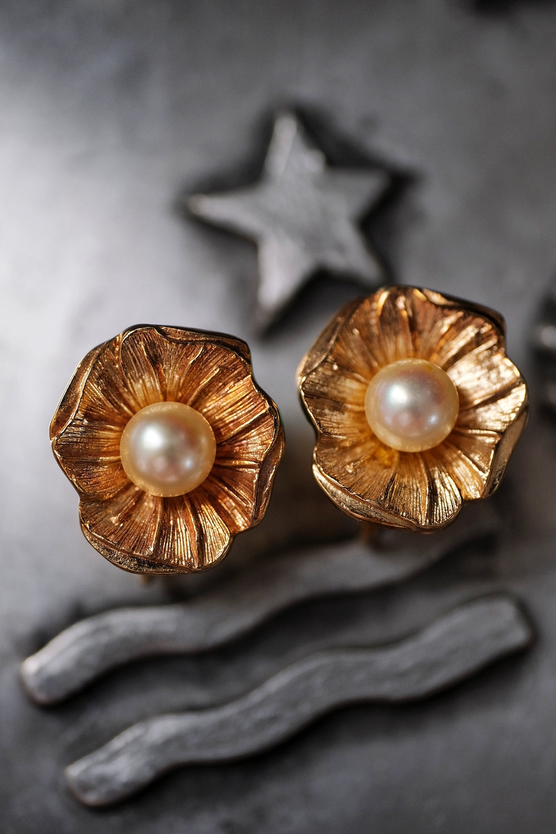 Christian Dior Imitation pearl flower Vintage Earclips