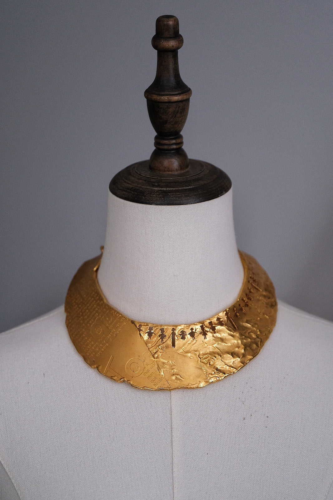 BICHE DE BERE multilingual modernish massive chocker/necklaces vintage necklace