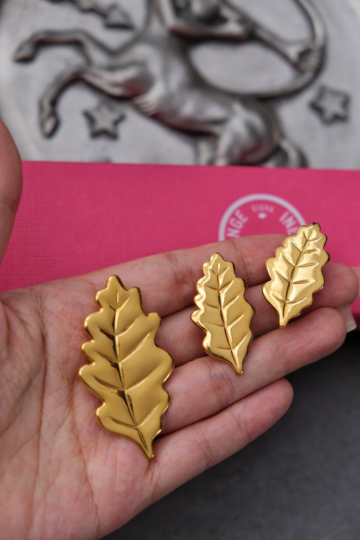 Ines de la Fressange gold tone Oak leaf Vintage Brooch Earclips set
