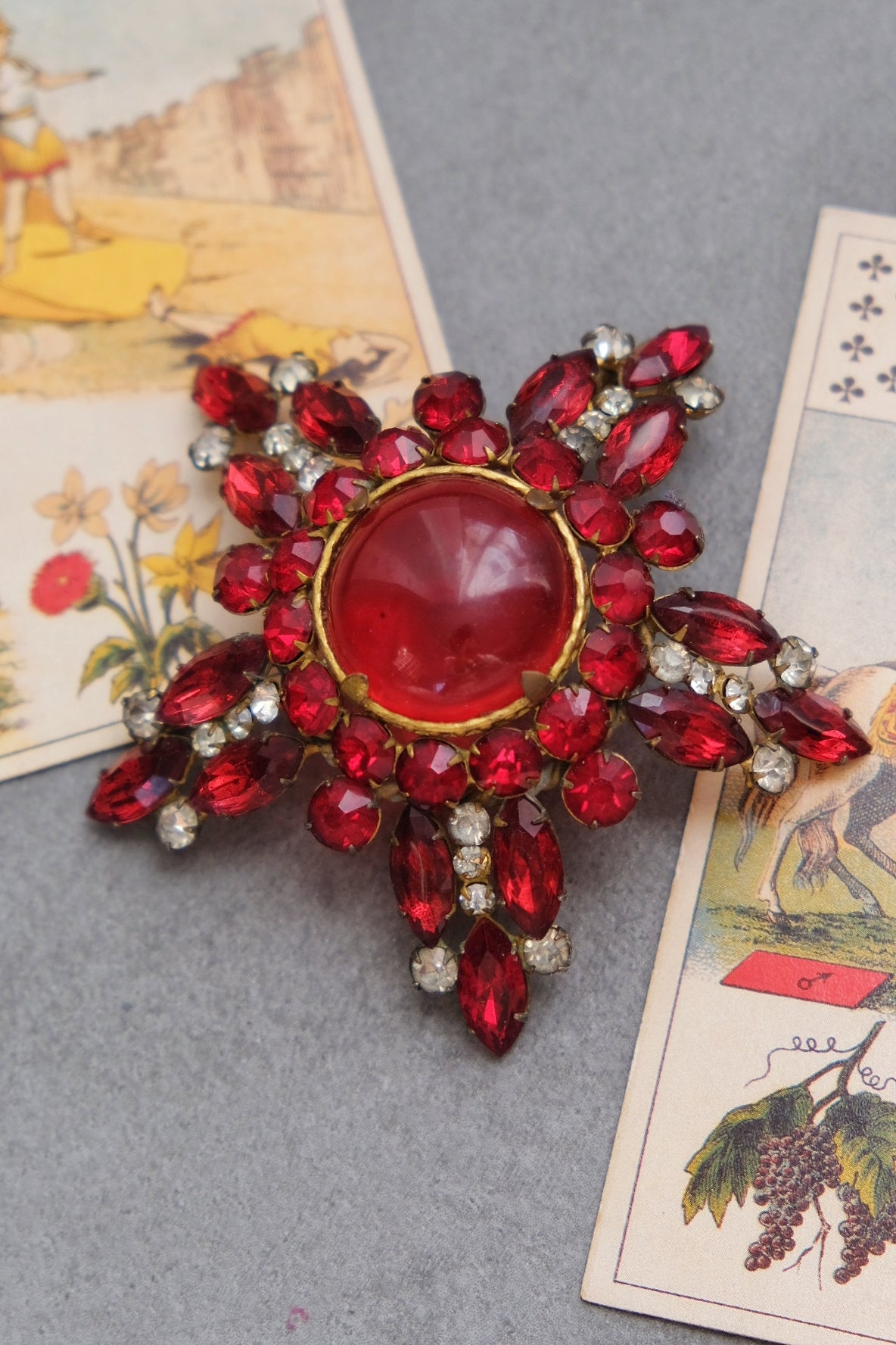 Original by Robert Unsigned American Vintage Statement Star Glass Cabochon Pin