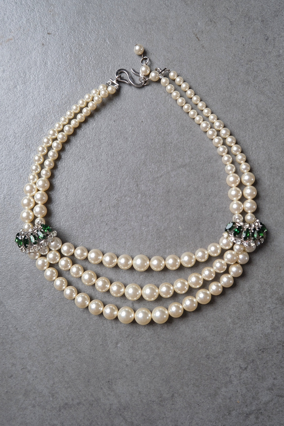 Christian Dior Year 1962 green crystal imitation pearl three rangs necklace