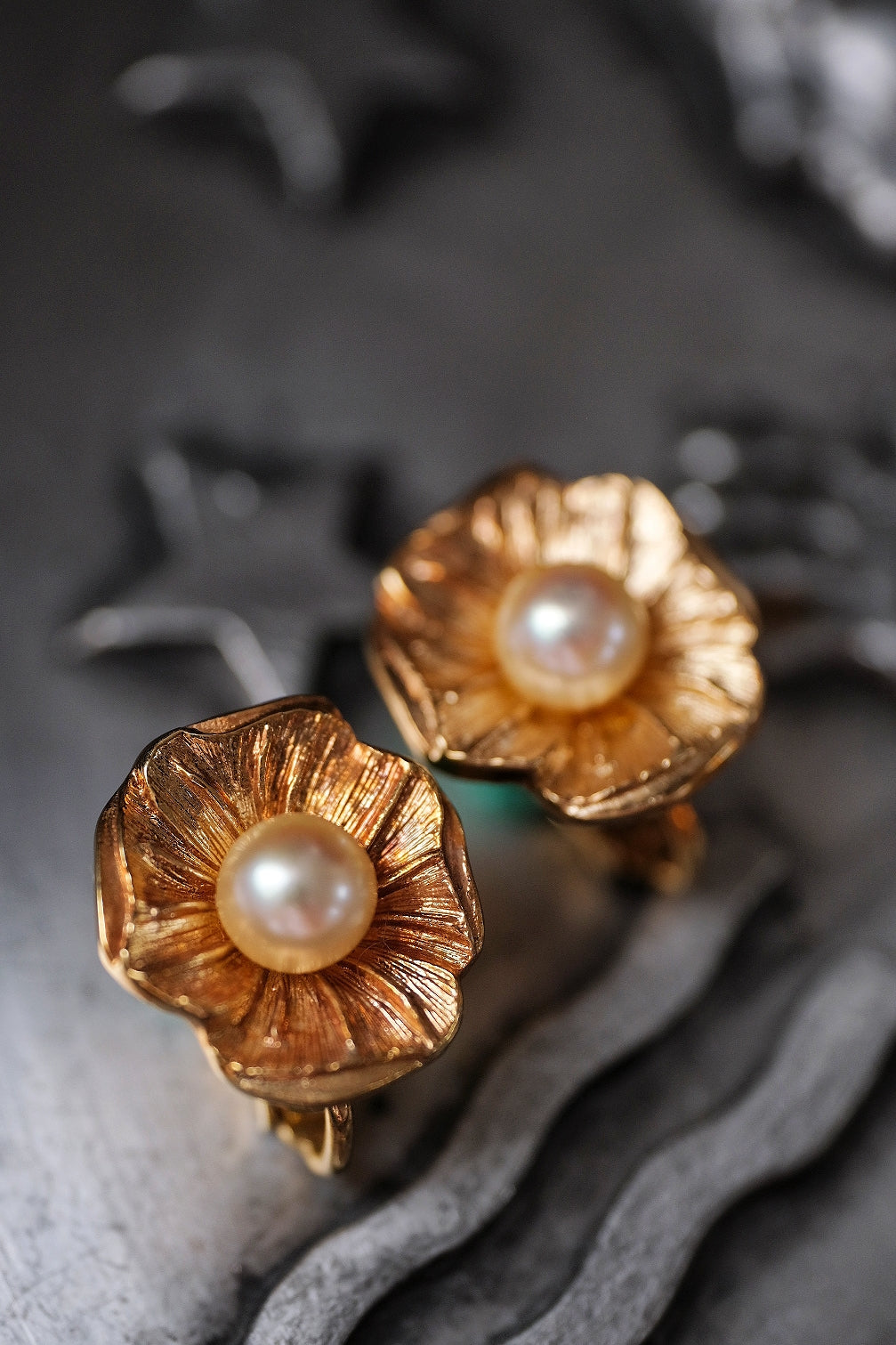 Christian Dior Imitation pearl flower Vintage Earclips