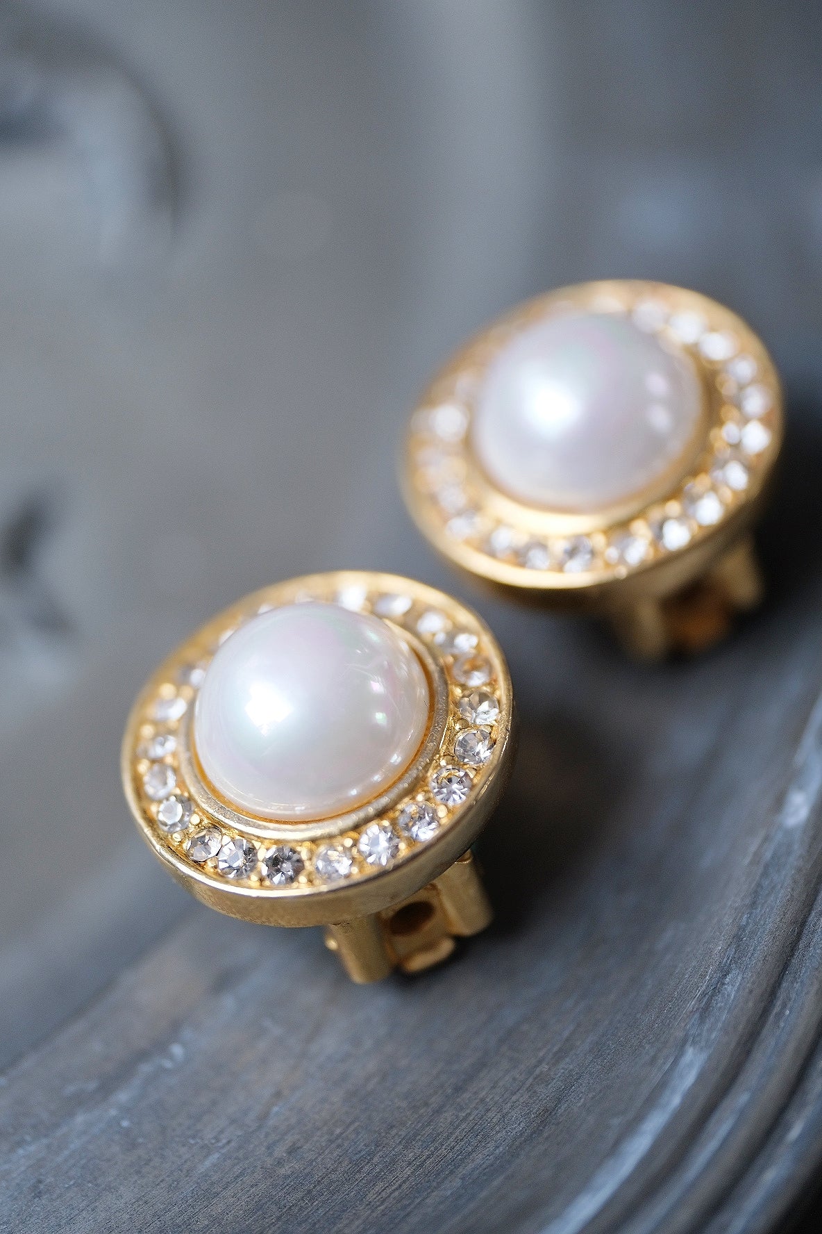 Christian Dior gold tone imitation pearl Vintage Ear clips Earrings