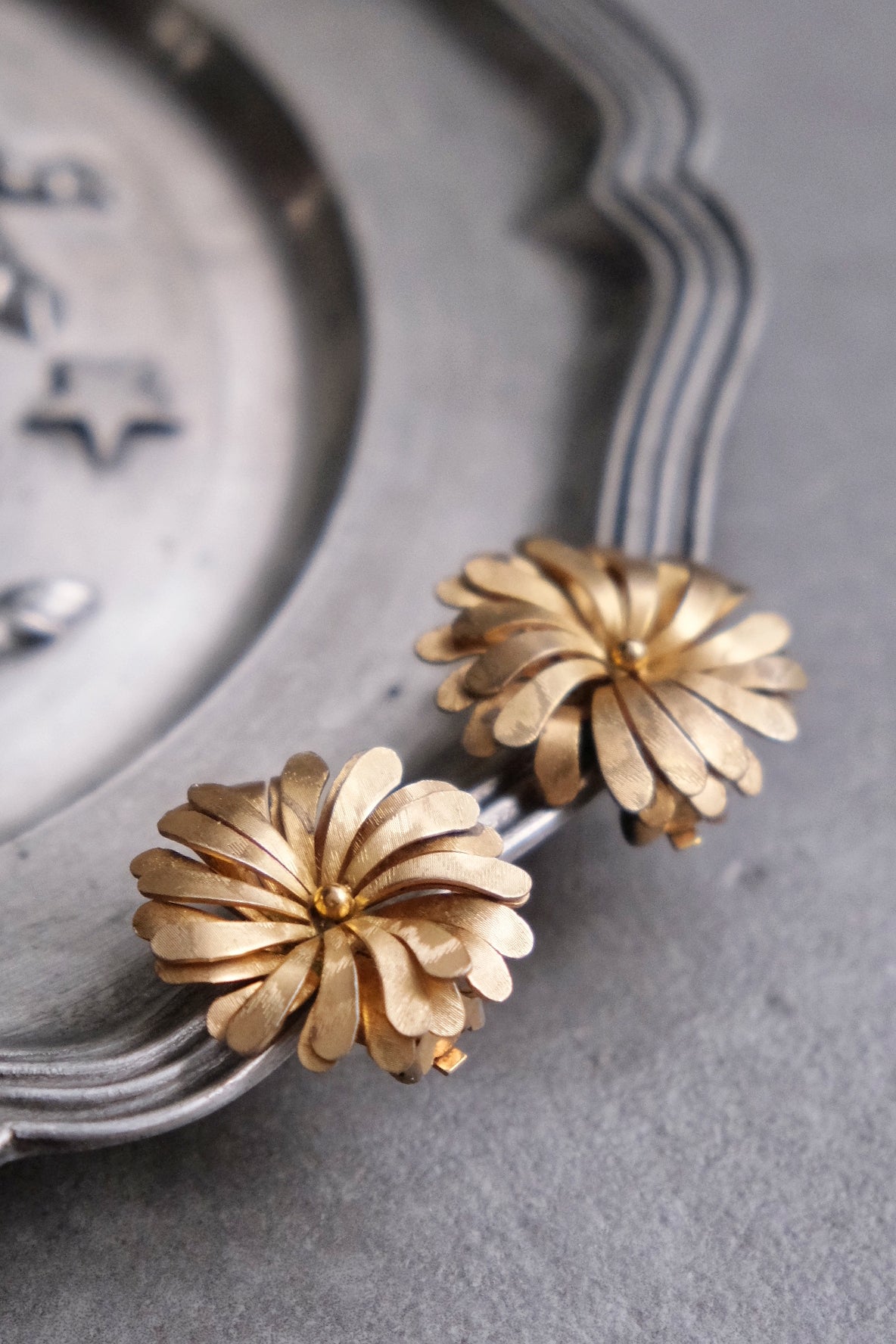 CHRISTIAN DIOR 1970s flower Earrings Ear clips