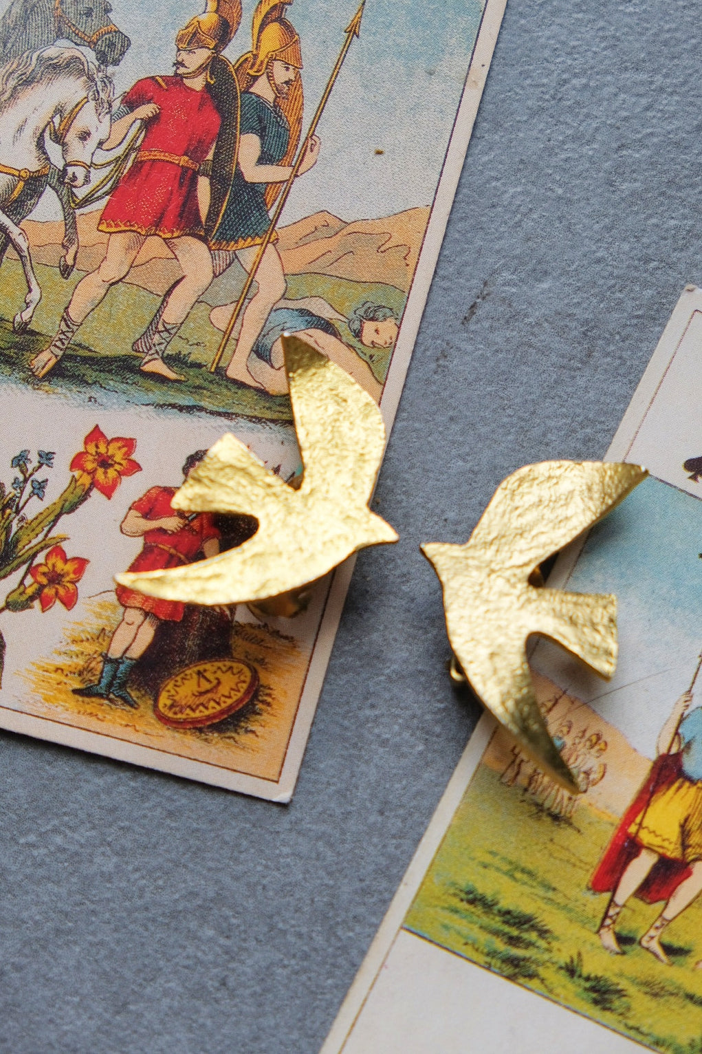 Cécile Jeanne dove peace Vintage Clip On Earrings