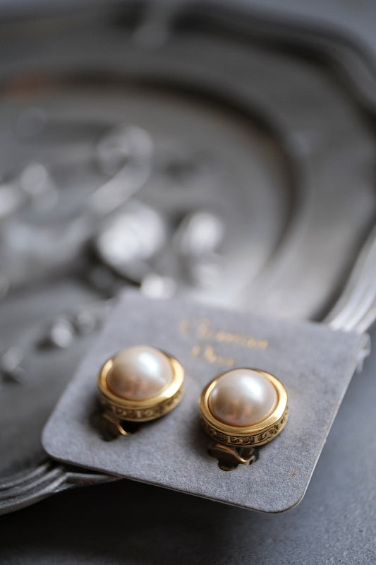 Christian Dior gold tone imitation pearl Vintage Ear clips Earrings