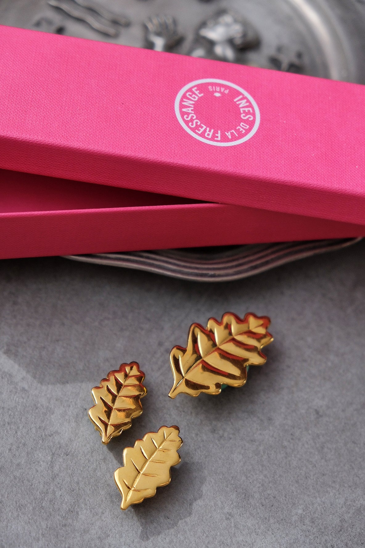 Ines de la Fressange gold tone Oak leaf Vintage Brooch Earclips set