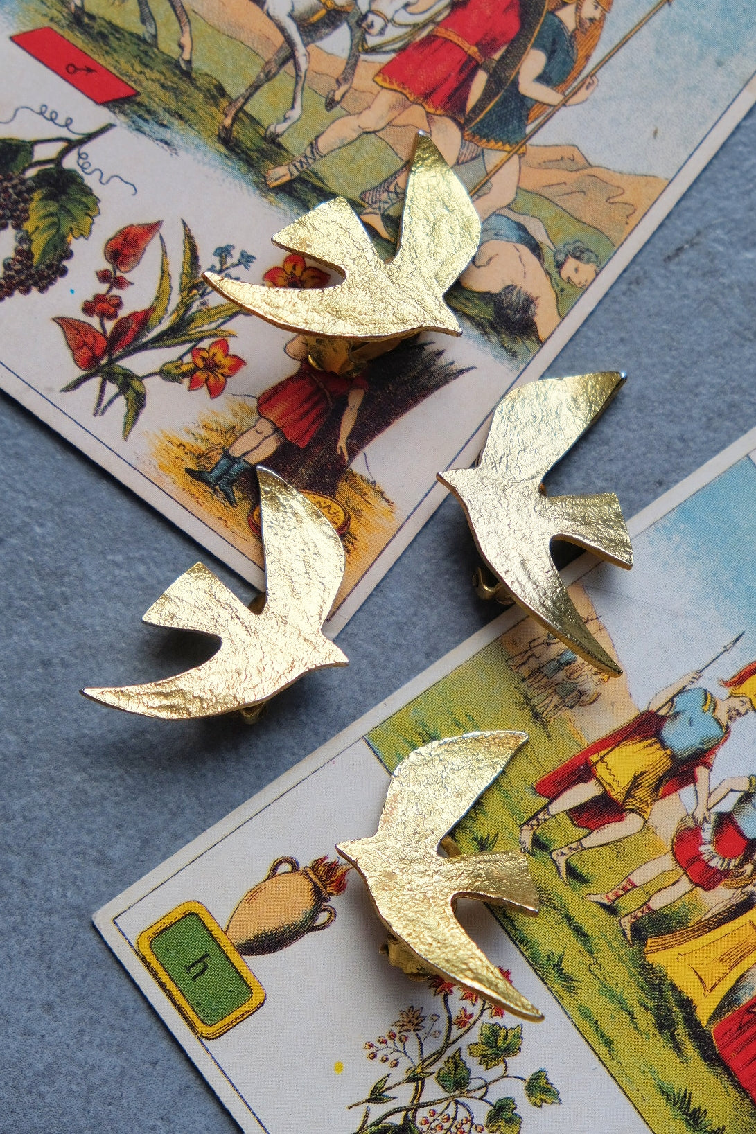 Cécile Jeanne dove peace Vintage Clip On Earrings