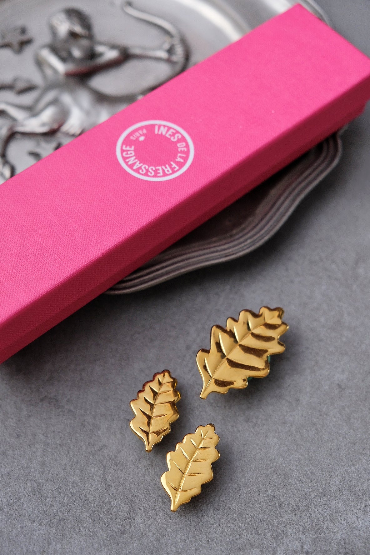 Ines de la Fressange gold tone Oak leaf Vintage Brooch Earclips set