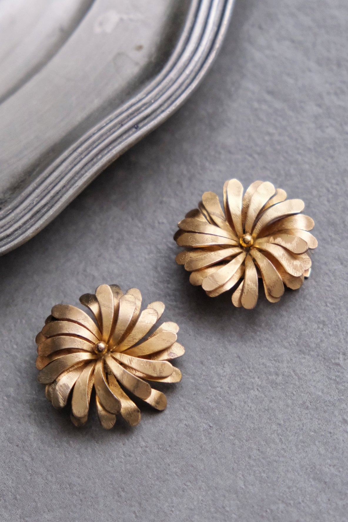 CHRISTIAN DIOR 1970s flower Earrings Ear clips