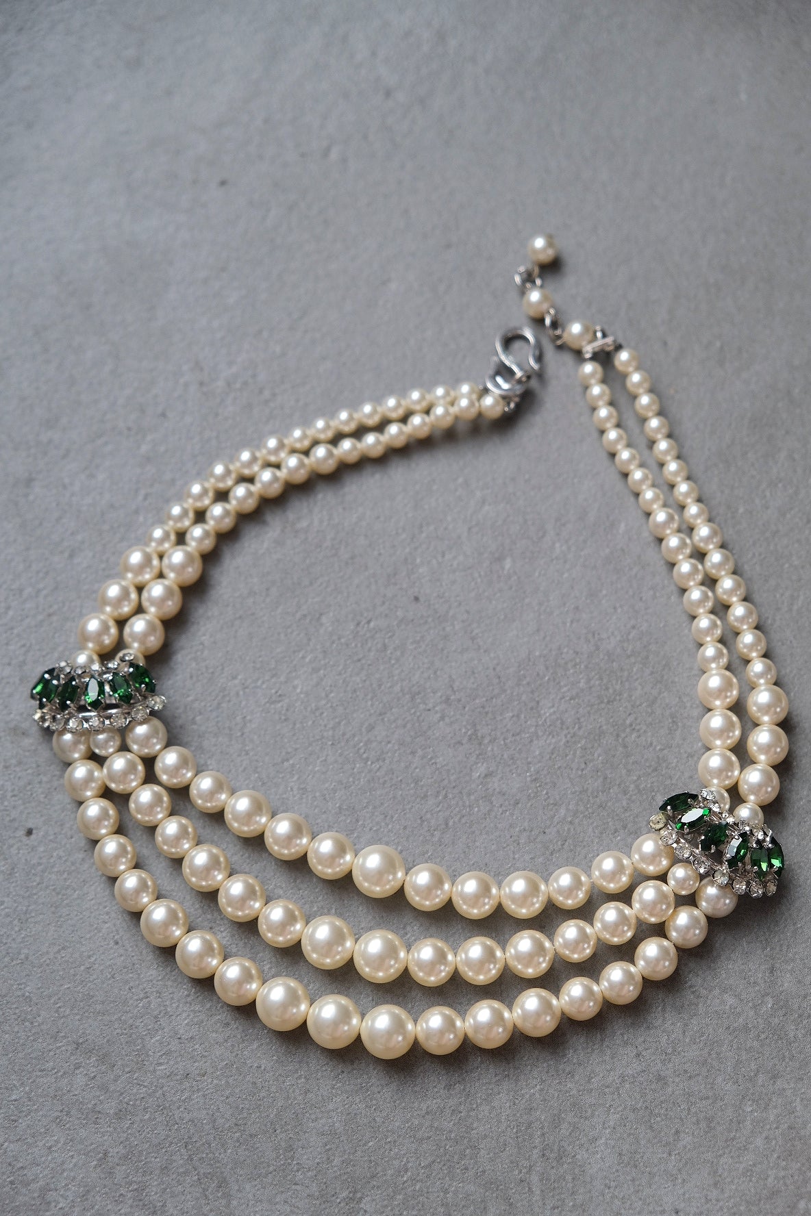 Christian Dior Year 1962 green crystal imitation pearl three rangs necklace