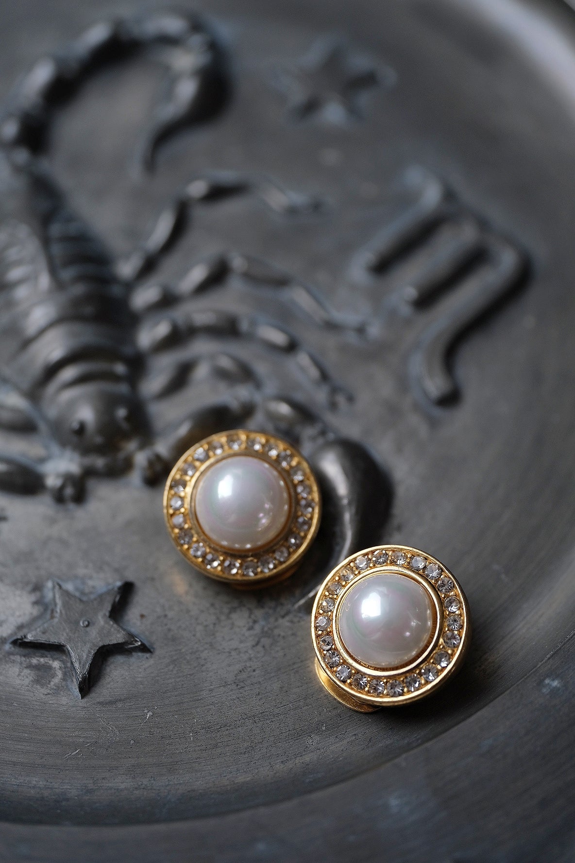 Christian Dior gold tone imitation pearl Vintage Ear clips Earrings