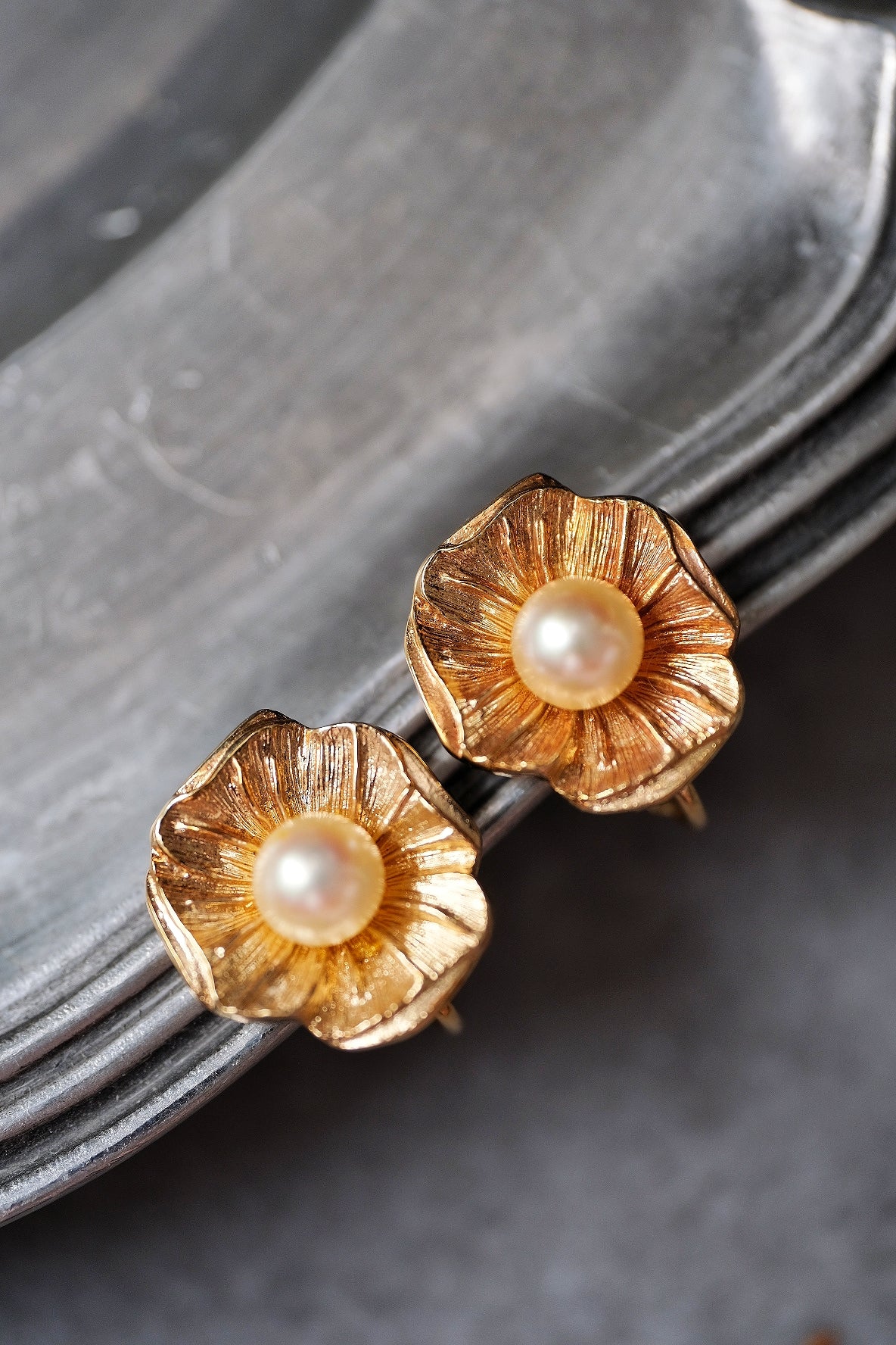Christian Dior Imitation pearl flower Vintage Earclips
