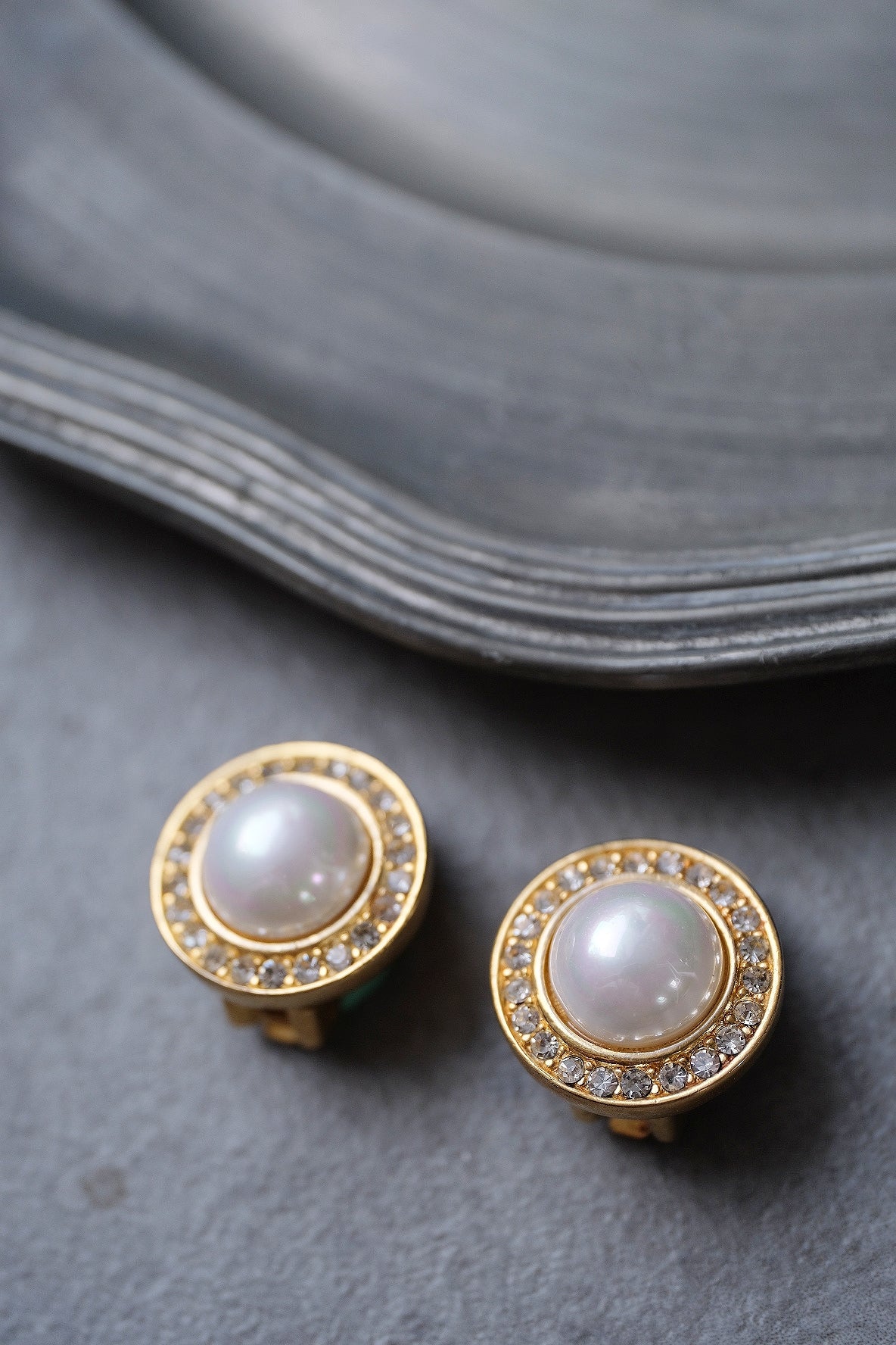 Christian Dior gold tone imitation pearl Vintage Ear clips Earrings