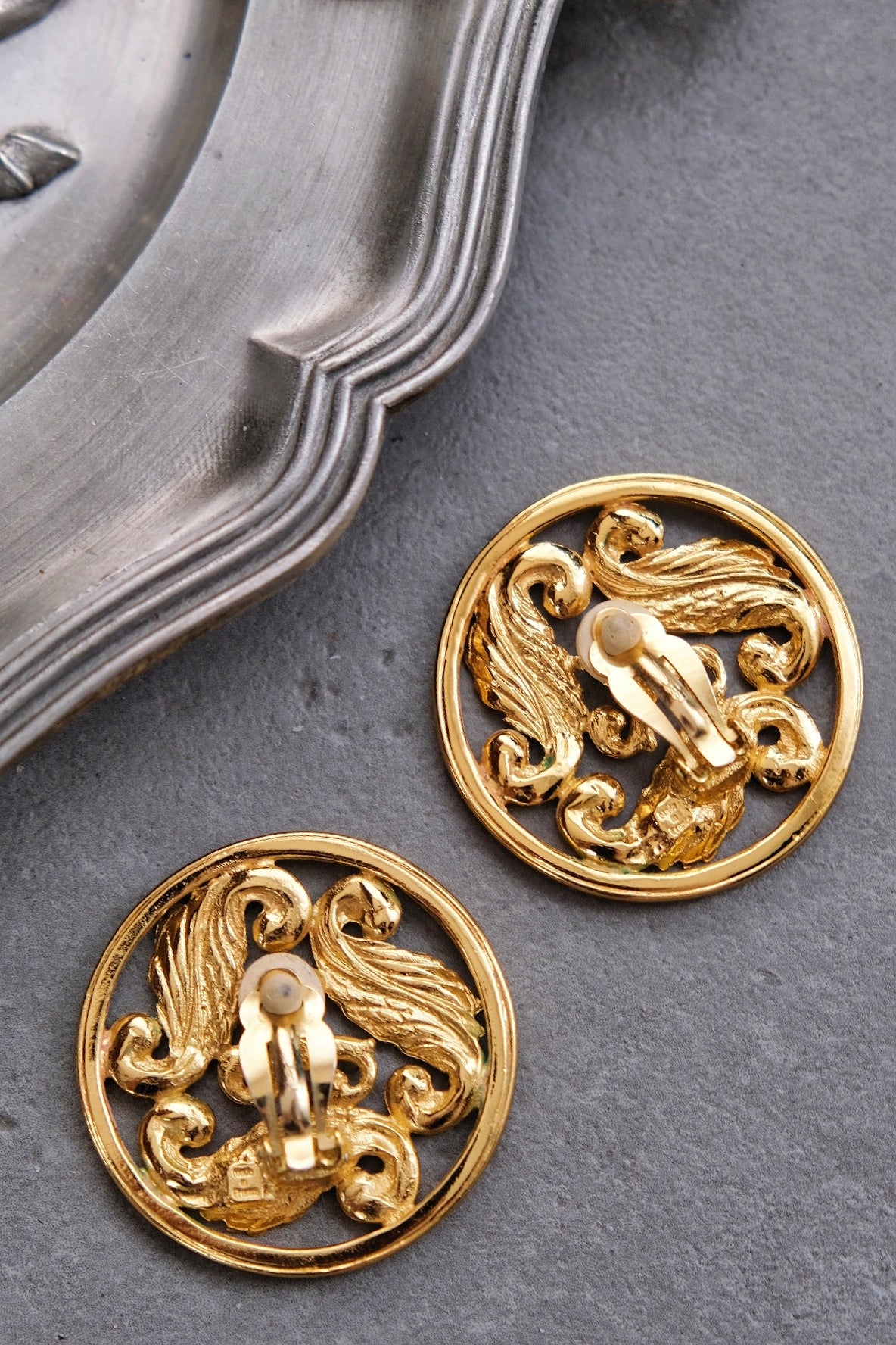 Yves Saint Laurent YSL vintage Massive coin feather Earclips
