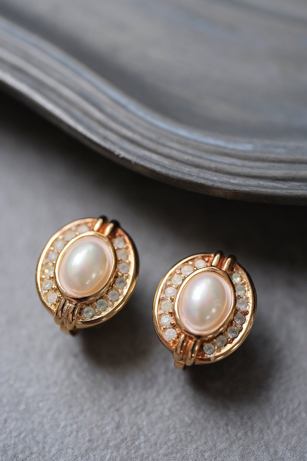 Christian Dior gold tone imitation pearl Vintage Ear clips Earrings